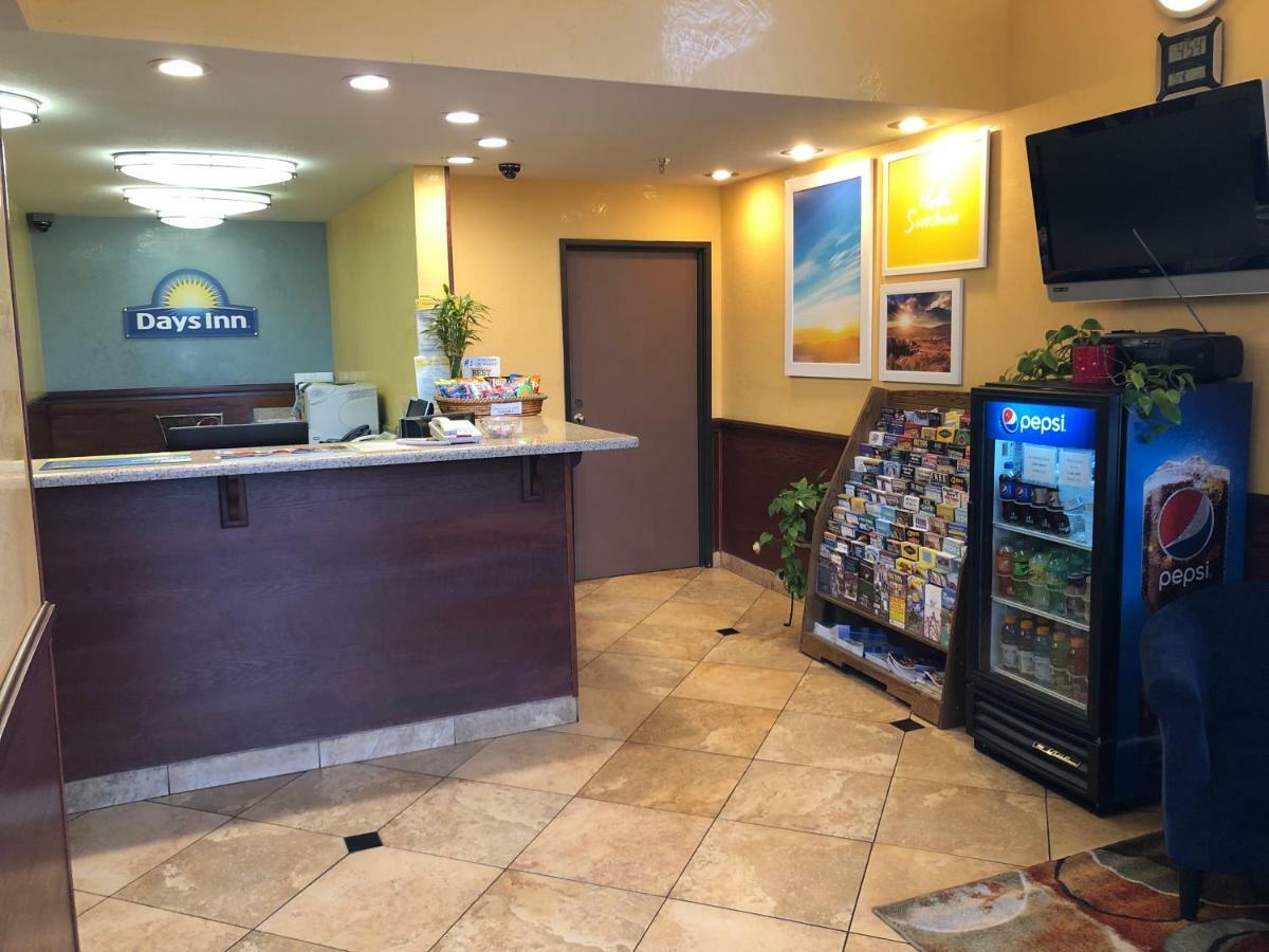 Days Inn By Wyndham Rio Rancho Exterior photo