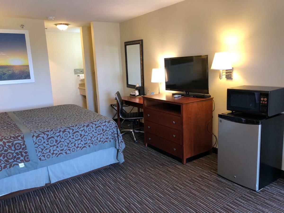 Days Inn By Wyndham Rio Rancho Exterior photo